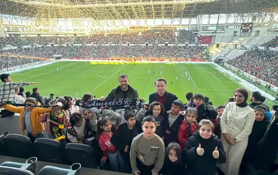 Eğil'in minikleri Amed Sportif Faaliyetler Sakaryaspor maçında ilk kez tribün heyecanı yaşadı
