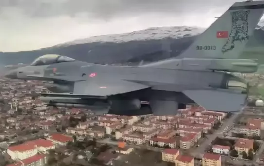 Hava Kuvvetleri Erzincan'ın Kurtuluşunu Uçaklarla Kutladı