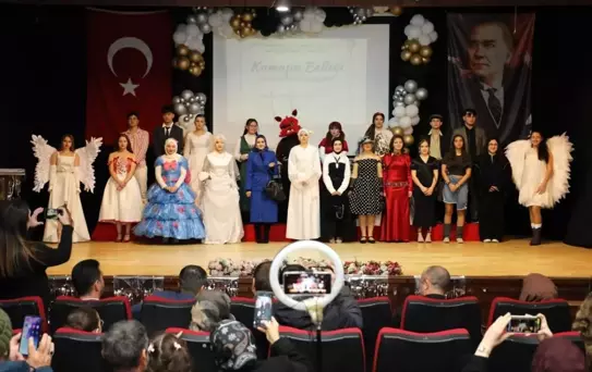 Atık Malzemelerle Çevre Bilinci Defilesi