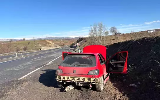 Adıyaman'da Otomobil Şarampole Yuvarlandı: 2 Yaralı