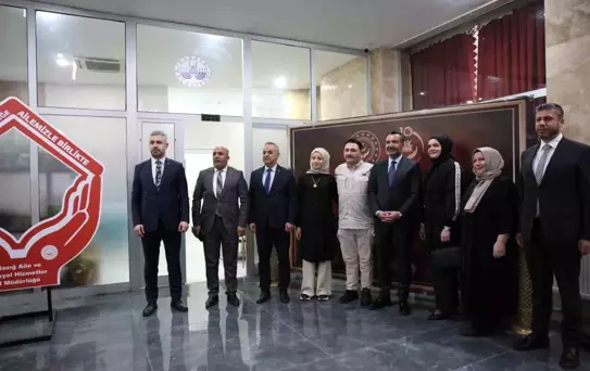 Bakan Göktaş'tan Elazığ'daki genç çiftlere sürpriz telefon: 51 milyon TL'lik dev destek