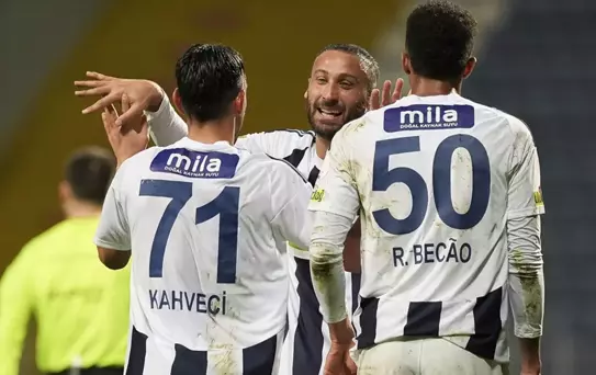 Emre Belözoğlu muradına erdi! 5 gollü Haliç derbisinde kazanan Kasımpaşa