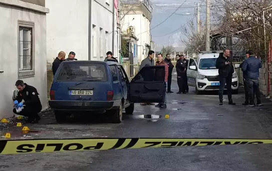 Enişteye aracına binerken kurşun yağmuru