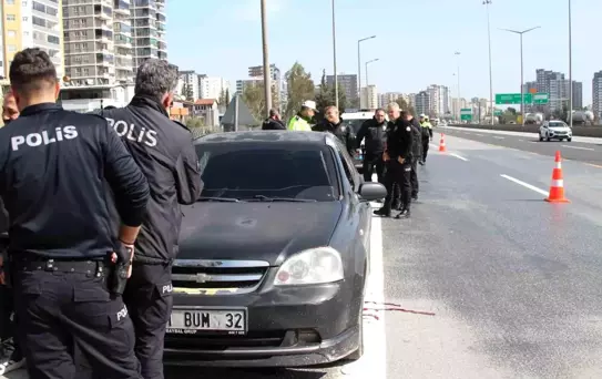 Adana'da otoyolda araç içinde sır ölüm: Başından tüfekle vurulmuş halde bulundu