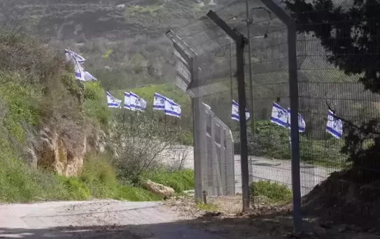 Büyük skandal böyle görüntülendi! Bayrakları astıkları yere bakın