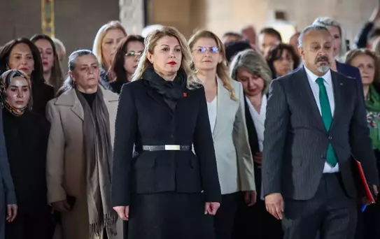 CHP Kadın Kolları Anıtkabir'de