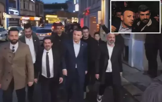 CHP köprülerin özelleştirilmesine karşı yürümek istedi, İl Başkanı Özgür Çelik'in önü kesildi