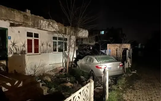 Tekirdağ'da Otomobil Bahçeye Daldı