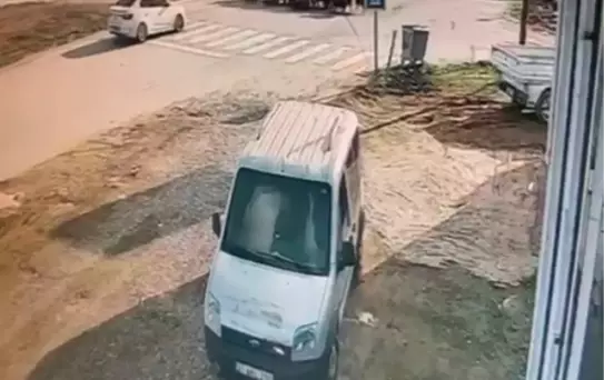 Hatay'da Otomobil Keçi Sürüsüne Çarptı