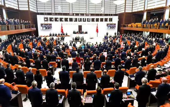 CHP'li Vekillerin Dokunulmazlık Dosyaları Meclis'e Sunuldu