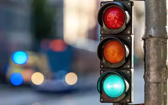 Trafikte 100 yıllık sistem değişiyor! Sarı, kırmızı ve yeşilin yanına yeni renk geliyor