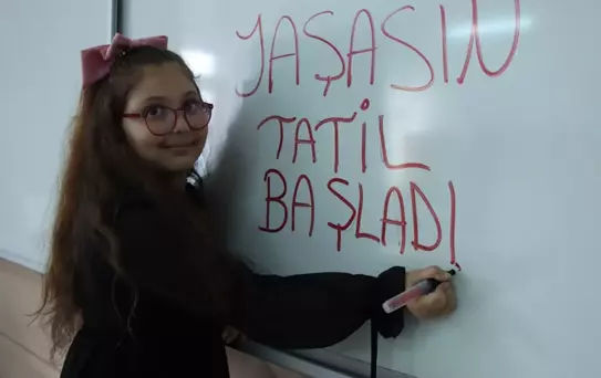 Ara tatil kaldırılacak mı? Bakan Tekin'den öğrencileri üzecek sözler