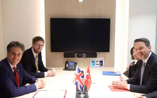 Bakan Bayraktar Paris'te Görüştü