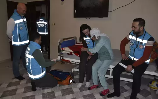 Yaşlı Kadına Evde Sağlık Hizmeti