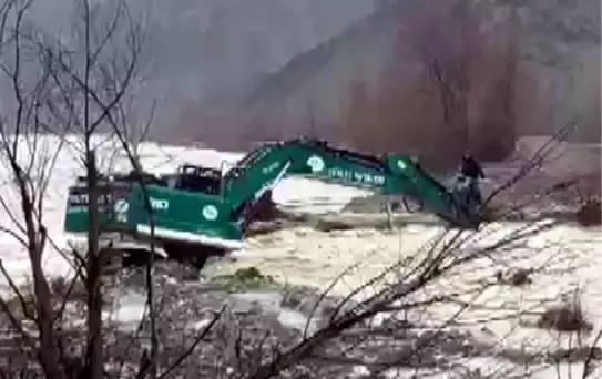 Kahramanmaraş'ta Sağanakta Mahsur Kalan Vatandaş Kurtarıldı