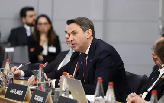 Enerji Bakanı Paris'te Toplantıya Katıldı