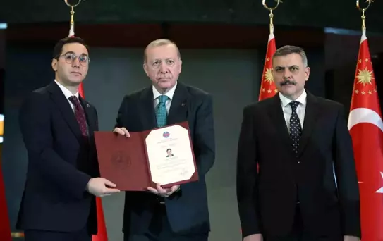 Gercüş Kaymakamı Muhammed Öztaş'a Cumhurbaşkanlığı Külliyesinde anlamlı ödül