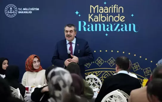 Milli Eğitim Bakanı Tekin, Erzurum'da şehit aileleri ve gazilerle buluştu, ilk iftarını öğrencilerle açtı