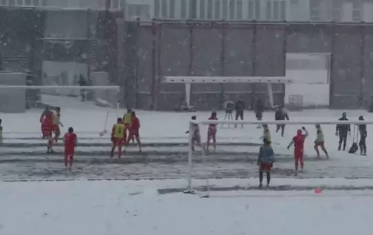 Şampiyonluk aşkı engel tanımıyor! Bu karda sahaya çıktılar