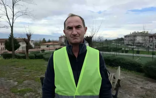 Temizlik İşçisi Türk Bayrağını Kurtardı