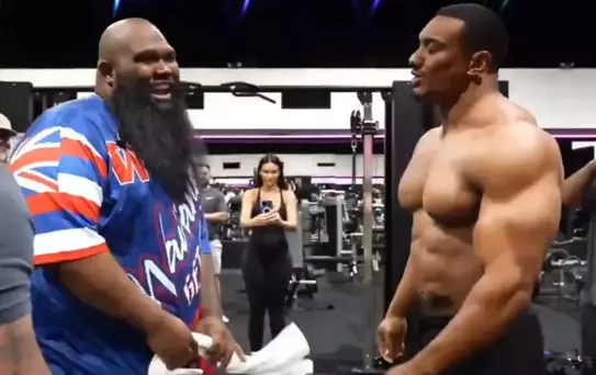 Tokat atma yarışmasına girdiler! Biri bayıldı