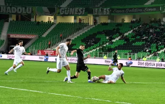 Pendikspor, Sakaryaspor'u 2-0 Yenerek 26. Haftayı Galibiyetle Geçti