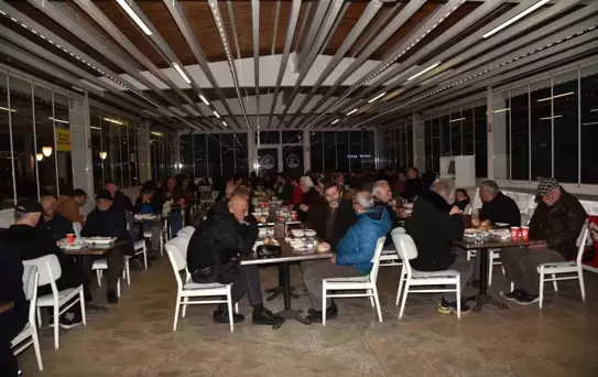 Atakum Belediyesi Şehit Ömer Halisdemir Parkı'nda ücretsiz iftar hizmeti