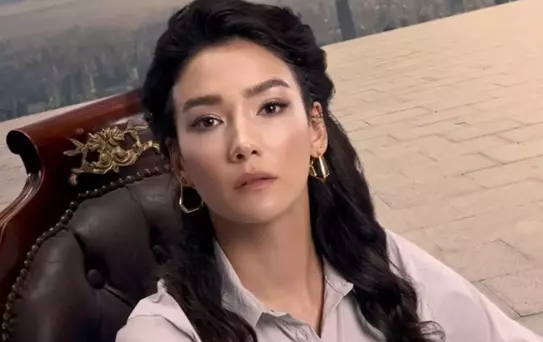 Aybüke Pusat'tan şaşırtan imaj değişikliği