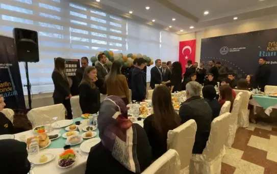 Bakan Tekin Öğrencilerle İftar Yemeğinde