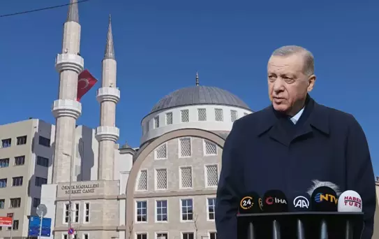 Cumhurbaşkanı Erdoğan'a cuma namazında sürpriz! CHP'li başkan da vardı