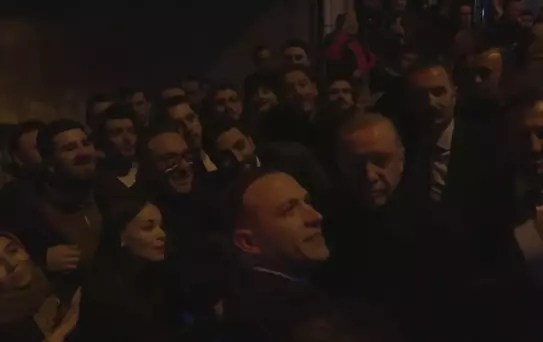 Cumhurbaşkanı Erdoğan, Beyoğlu'nda Kayacık Ailesini Ziyaret Etti