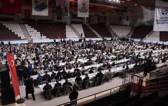 Hataylılar, Hatay Büyükşehir Belediyesi'nin iftar sofrasında buluştu