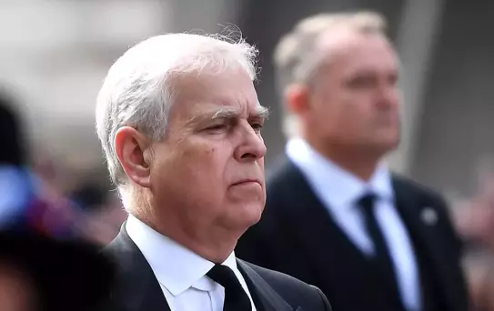 Prens Andrew Taht Sırasından Çıkarılabilir