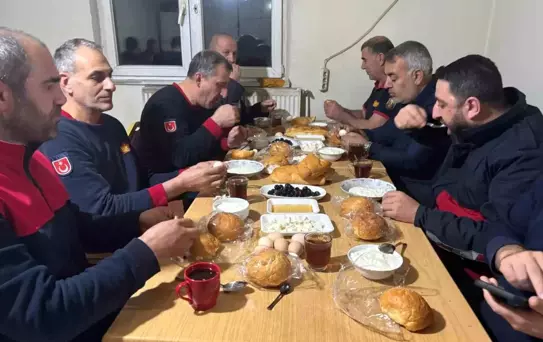 Sahur sofrasında ihbar geldi, itfaiye göreve koştu
