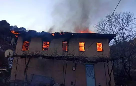 Yaşlı kadın evinde çıkan yangında hayatını kaybetti