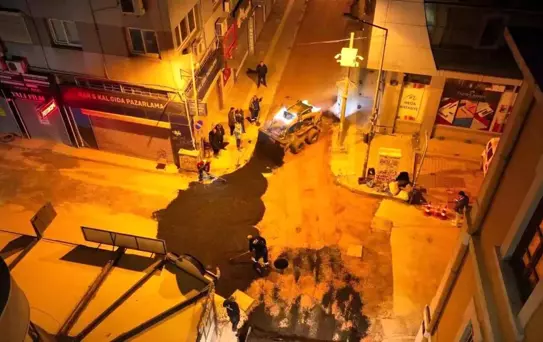 Alsancak'ta altyapısı tamamlanan sokaklar asfaltlanıyor