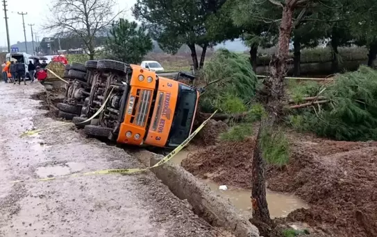 İvrindi'de Beton Mikseri Devrildi: 1 İşçi Hayatını Kaybetti