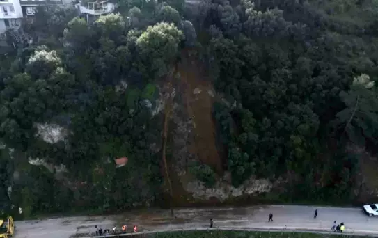 Bursa'da heyelan bölgesi temizlendi...Kayan bölge dron ile görüntülendi