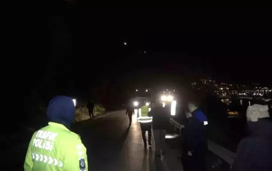 Bursa'da heyelan: Mudanya-Kurşunlu yolu trafiğe kapandı