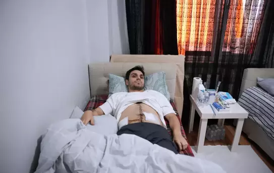 Darbedilen çocuğu kurtarmak isterken 6 yerinden bıçaklandı! Dehşet bitmedi