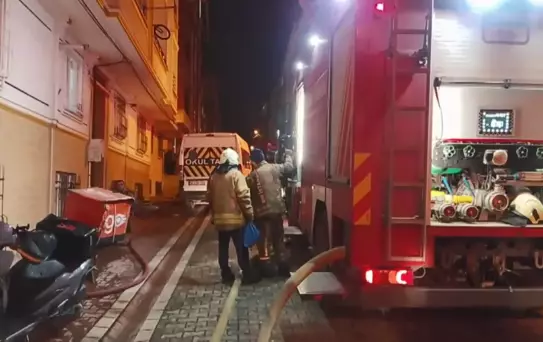 Esenyurt'ta Çatı Yangını