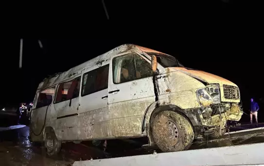 İşçi servisi şarampole devrildi! Çok sayıda yaralı var