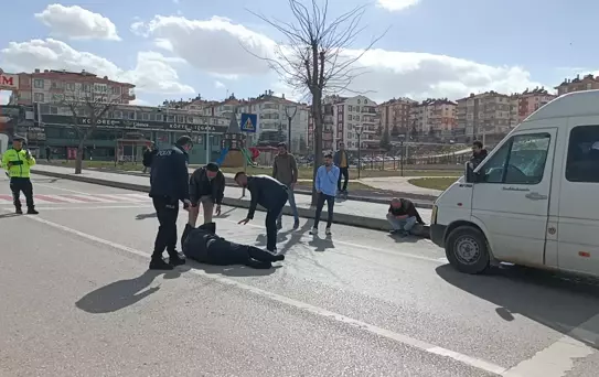 Minibüsün çarptığı yaya 32 metre ileriye fırladı