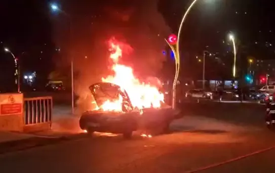 Yozgat'ta otomobil alev alev yandı
