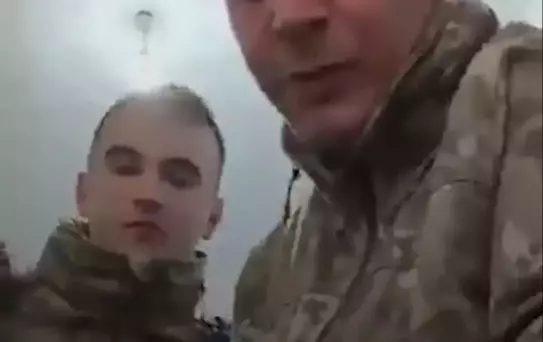 Askerler, yasağa rağmen canlı yayın yaptı! Takipçilerden istedikleri ise skandal