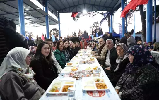 Başkan Çerçioğlu İncirliova'da kurulan iftar sofrasında vatandaşlarla bir araya geldi