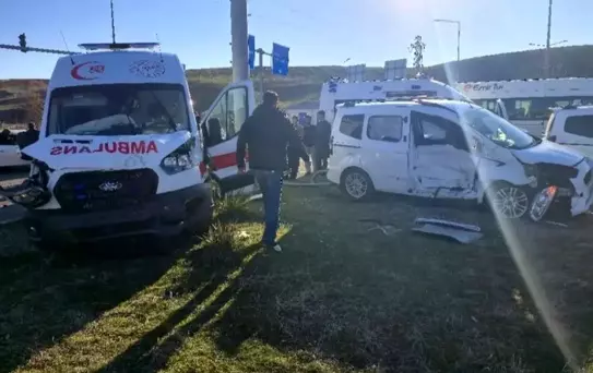 Bingöl'de Trafik Kazası: 5 Yaralı