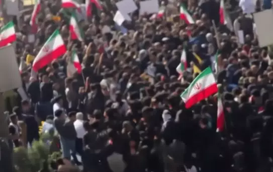 İran yine karıştı: Ekonomik krizle başlayan protestolar yeniden alevlendi