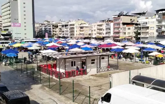 Kurtuluş Semt Pazarı yeni yerinde hizmete başladı