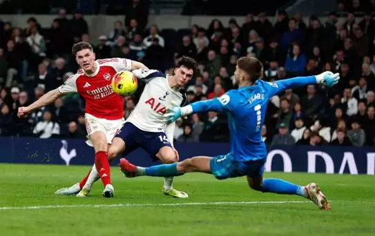 Arsenal, Kuzey Londra Derbisinde Tottenham'ı 4-1 Yendi